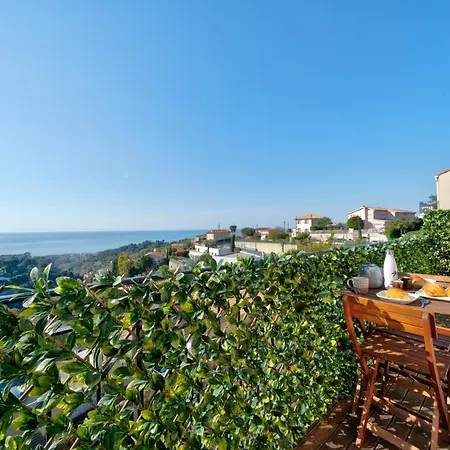 Panoramic Sea View Of The French Riviera, Parking 公寓